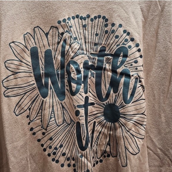 NWOT Women's Chocolate Mocha Worth It Floral Graphic T-Shirt Size 3XL - Picture 2 of 4